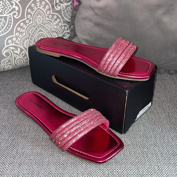 Fashion Nova Shoes - FN “Came Across You Flat Sandals” 💖